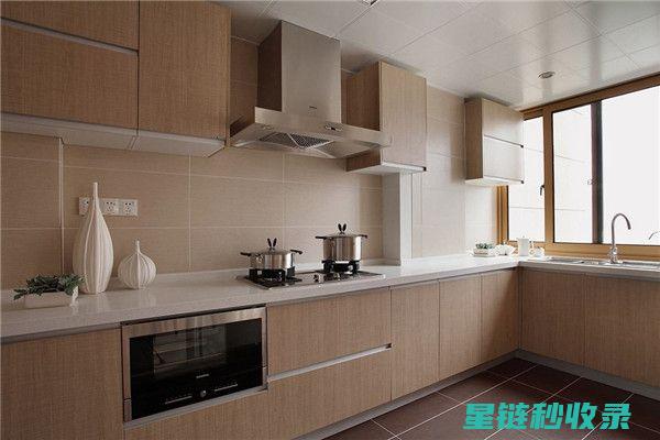去除厨房橱柜表面霉点的详细教程，延长使用寿命 (去除厨房橱柜油污)